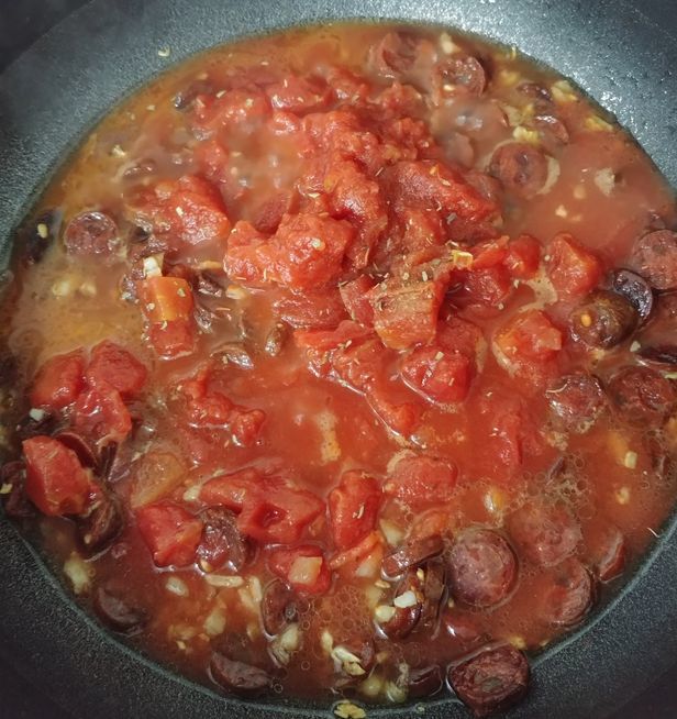 Chorizo and tomato pasta sauce