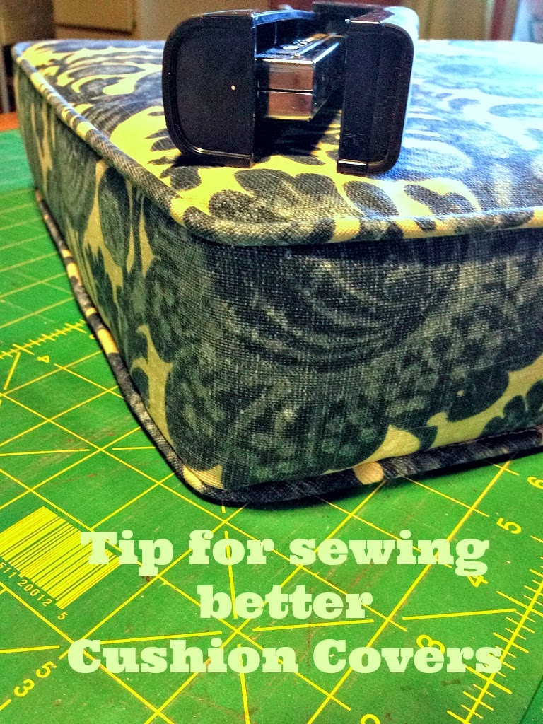 blue roof cabin: Tip For Sewing a Cushion Cover with Piping