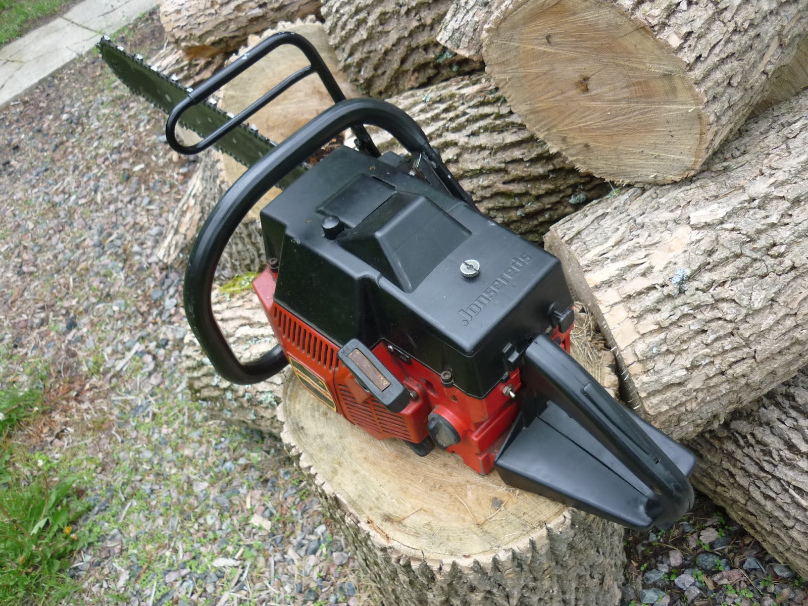 VINTAGE CHAINSAW COLLECTION JONSERED 910 E.