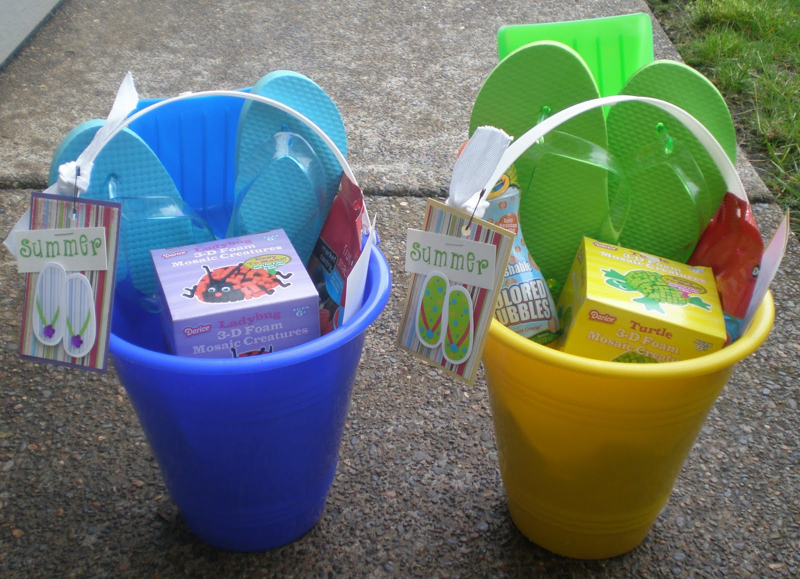Our Pumpkin and Sweet Pea: End of school surprise...Summer fun buckets