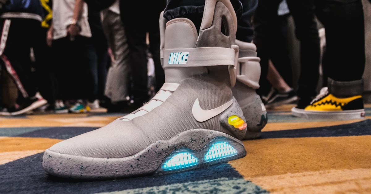 nike air mag on feet