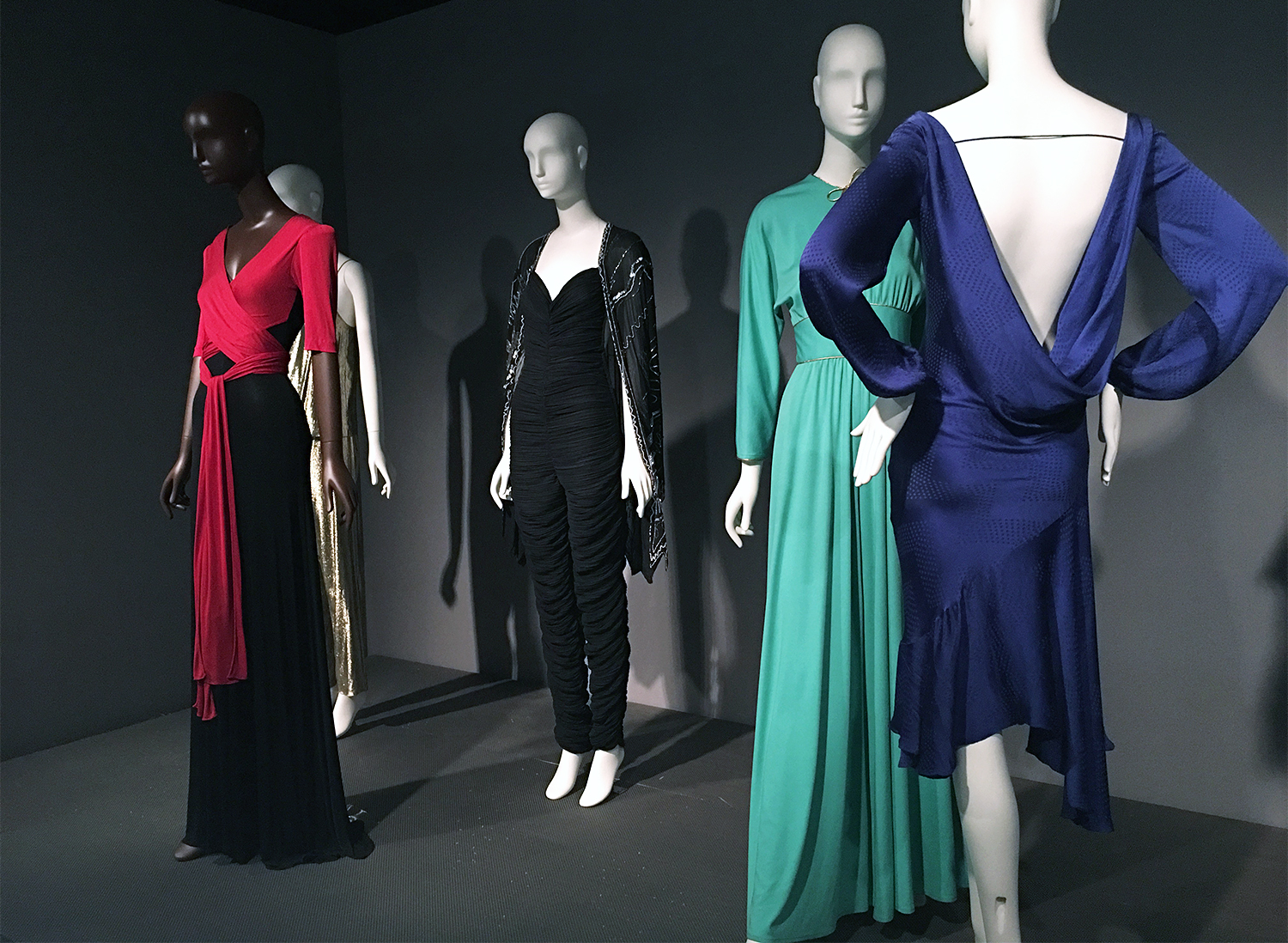 Stylecurated WEDNESDAY WINDOW BLACK FASHION DESIGNERS FIT MUSEUM