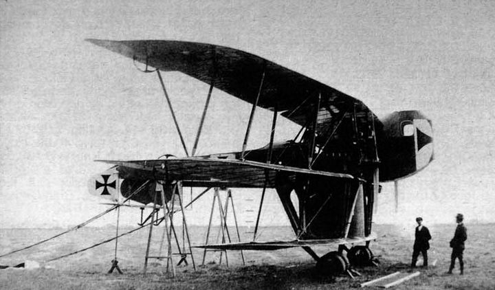 Lloyd_40.08_Luftkreuzer_aircraft_2.jpg