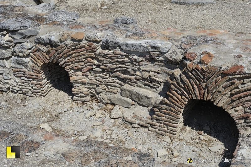vestige de l'oppidum d'entremont aix photo Pascal Blachier