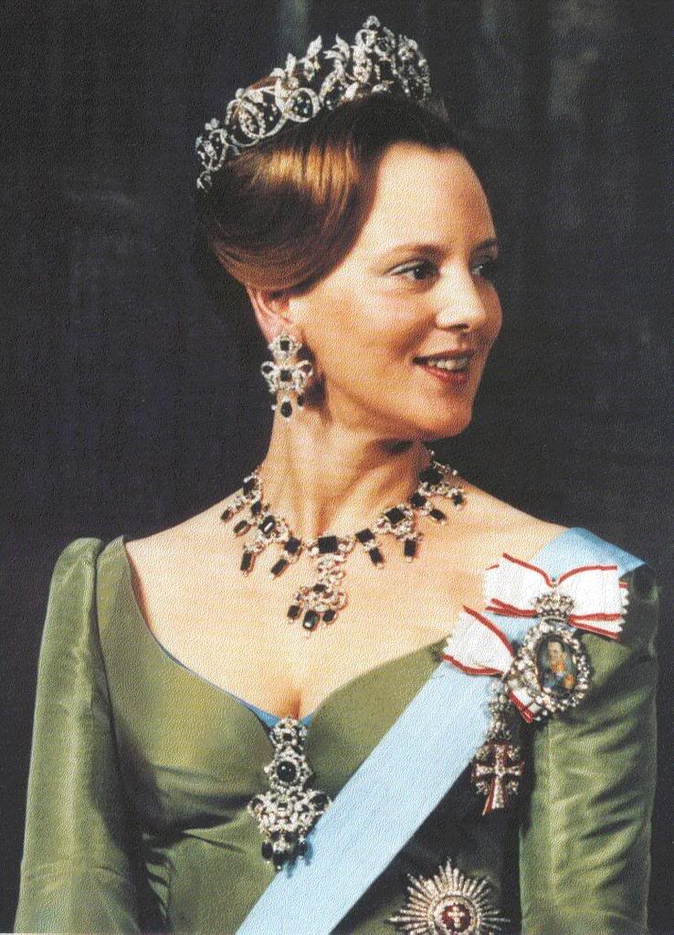 komprimeret kode Stien The Royal Order of Sartorial Splendor: Royal Splendor 101: Queen Margrethe's  Accession