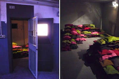 Creatividad y muebles Sillón hecho con almohadas pequeñas.