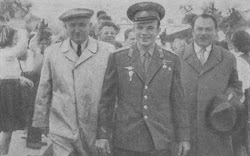 София, 22 мая 1961 года. Первый секретарь ЦК БКП Тодор Живков и ,Димитр Ганев встречают Гагарина