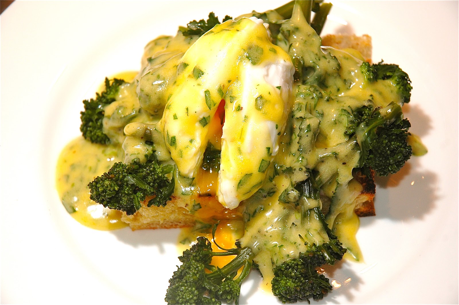 nueva cocina: Purple Sprouting & Poached Egg on Toast, Béarnaise