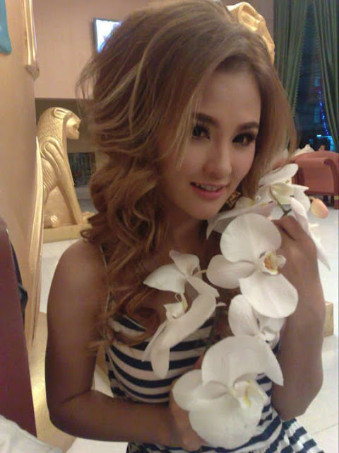 Popular Sexy Girl Khmer Star About Sokun Nisa សុគន្ធ នីសា Khmer Star Sokun Nisa