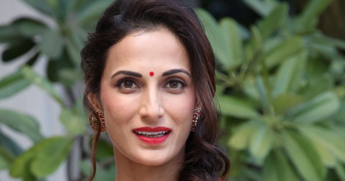 Shilpa Reddy Kundan Set and Kasu Mala - Jewellery Designs