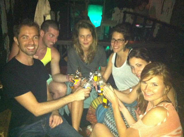 Con mas amigos de los canadienses Con mas amigos de los canadienses