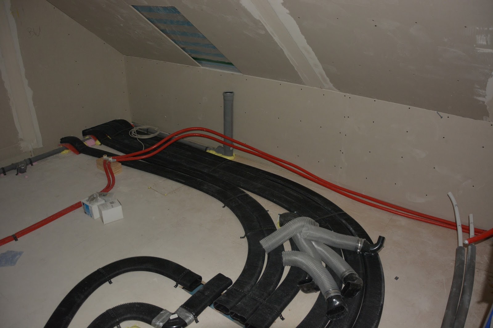 Bautagebuch: Unser Hausbau mit Allkauf: Installation der Heizungsanlage