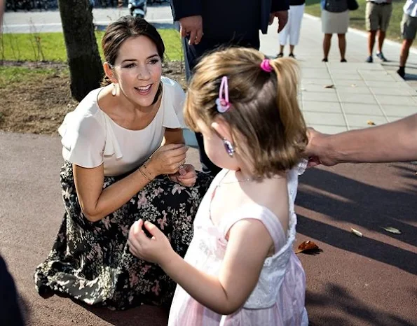 Princess Mary wore Ganni Skirt, Hugo Boss silk blouse, Gianvito Rossi pump, Style of Mary, new dress