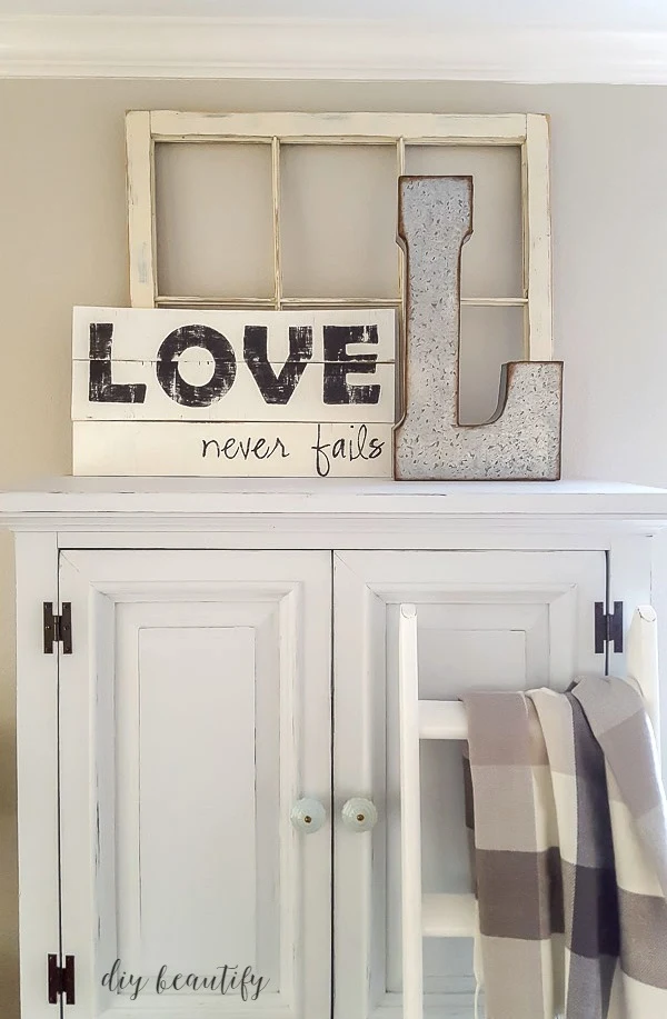 'love never fails' farmhouse pallet sign
