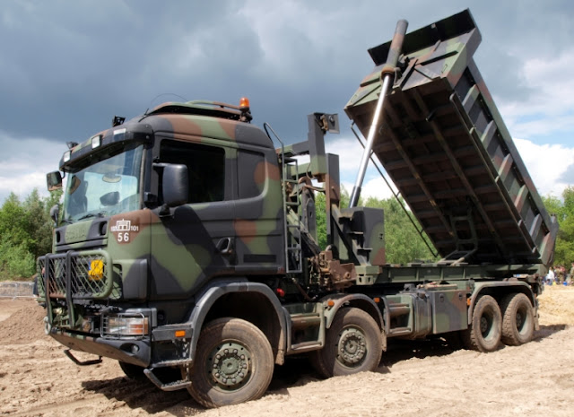 Truk Scania Modifikasi-militer samping