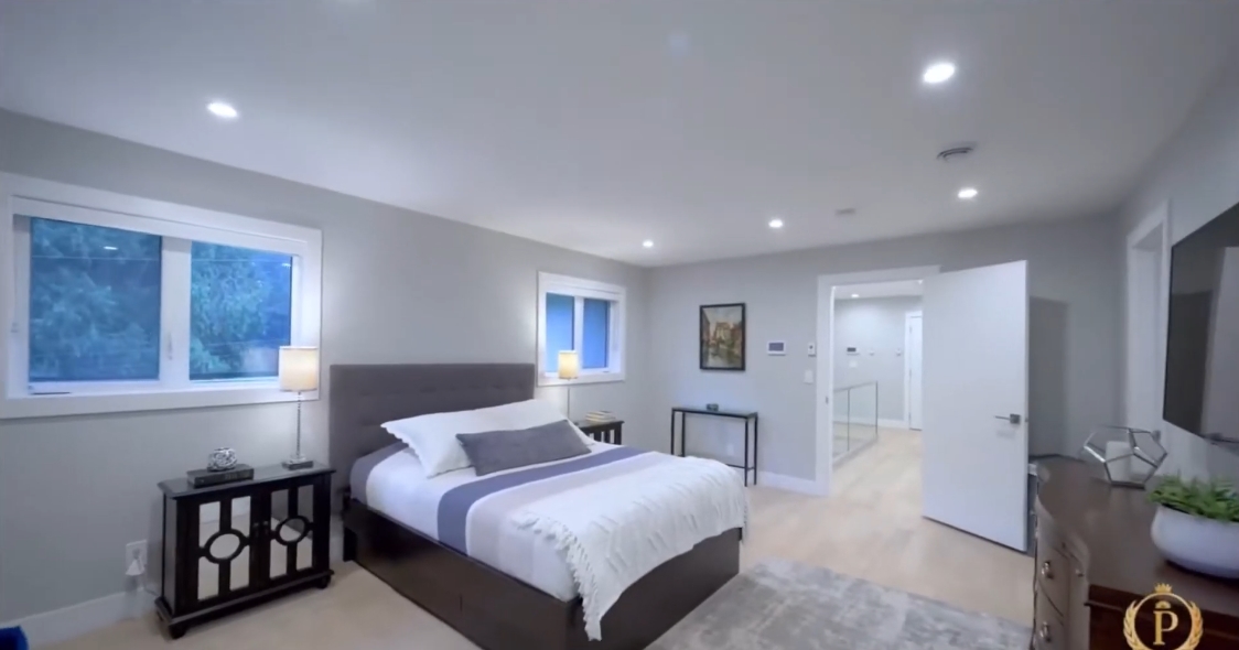 29 Interior Design Photos vs. 4324 Glencanyon Dr, North Vancouver Luxury Home Tour