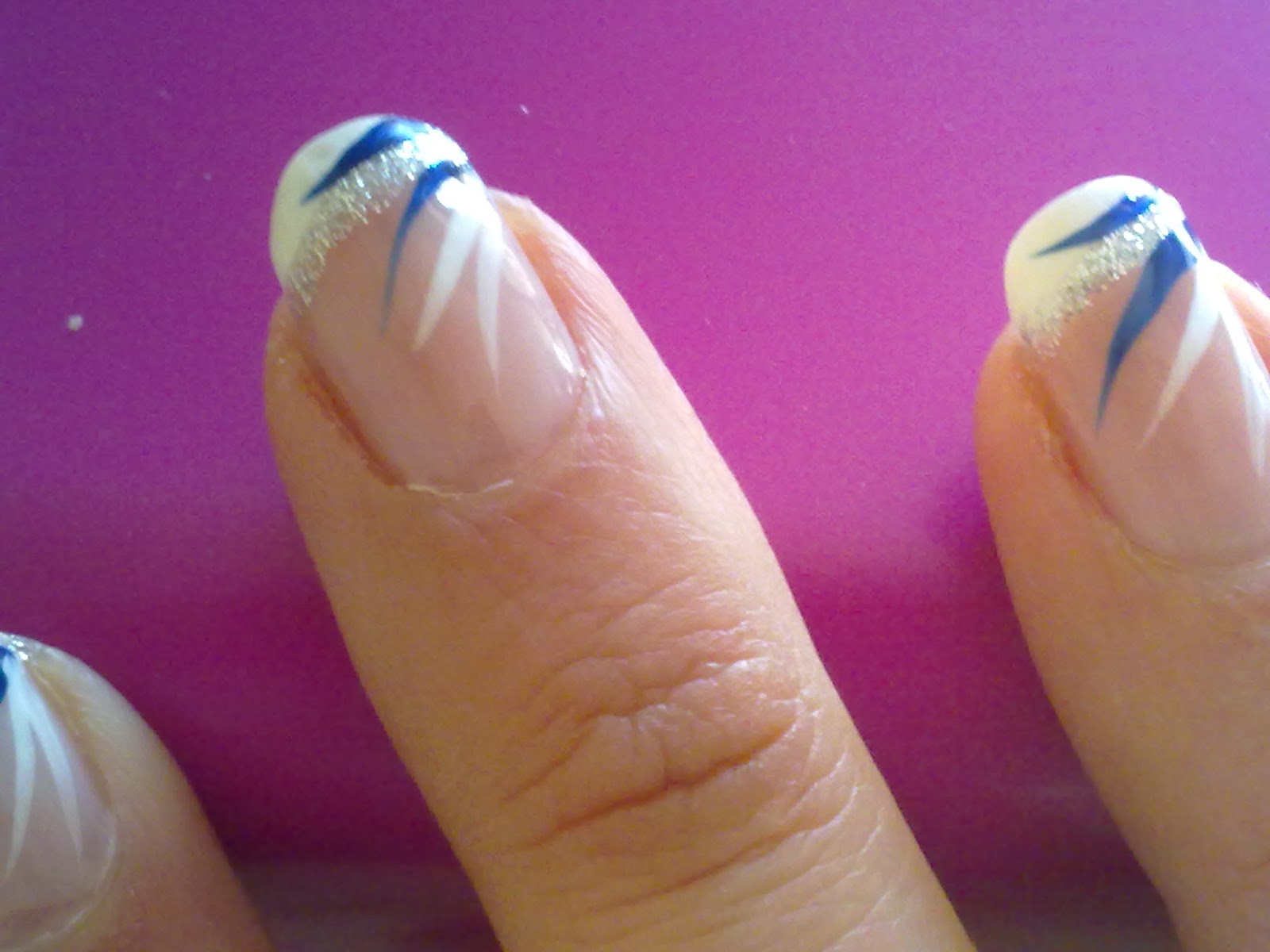 My little space in color Nail art Blu e bianca