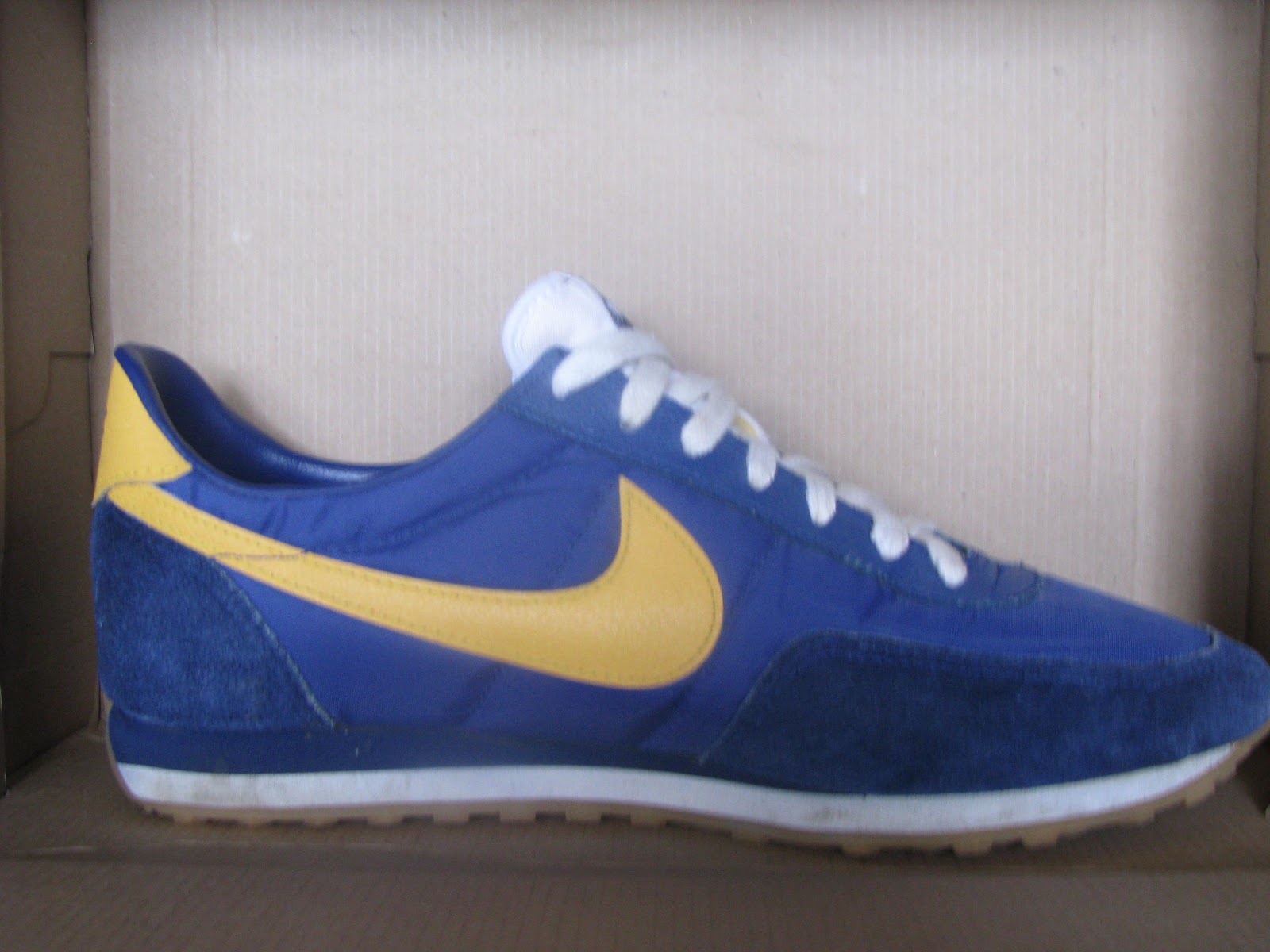 HOCKAKAY: Vintage Nike Roadrunner 1982