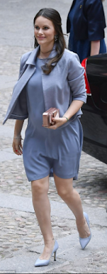 Veste Greta / robe Greta / escarpins Stinaa J / minaudière H&M