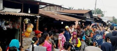 Pedagang tradisional di pasar Simpang Empat Asahan ditertibkan. Pedagang tradisional di pasar Simpang Empat Asahan ditertibkan.