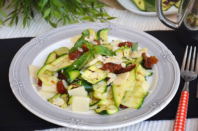 7 Ricette gustose per il picnic di Ferragosto - insalata di zucchine - MLI