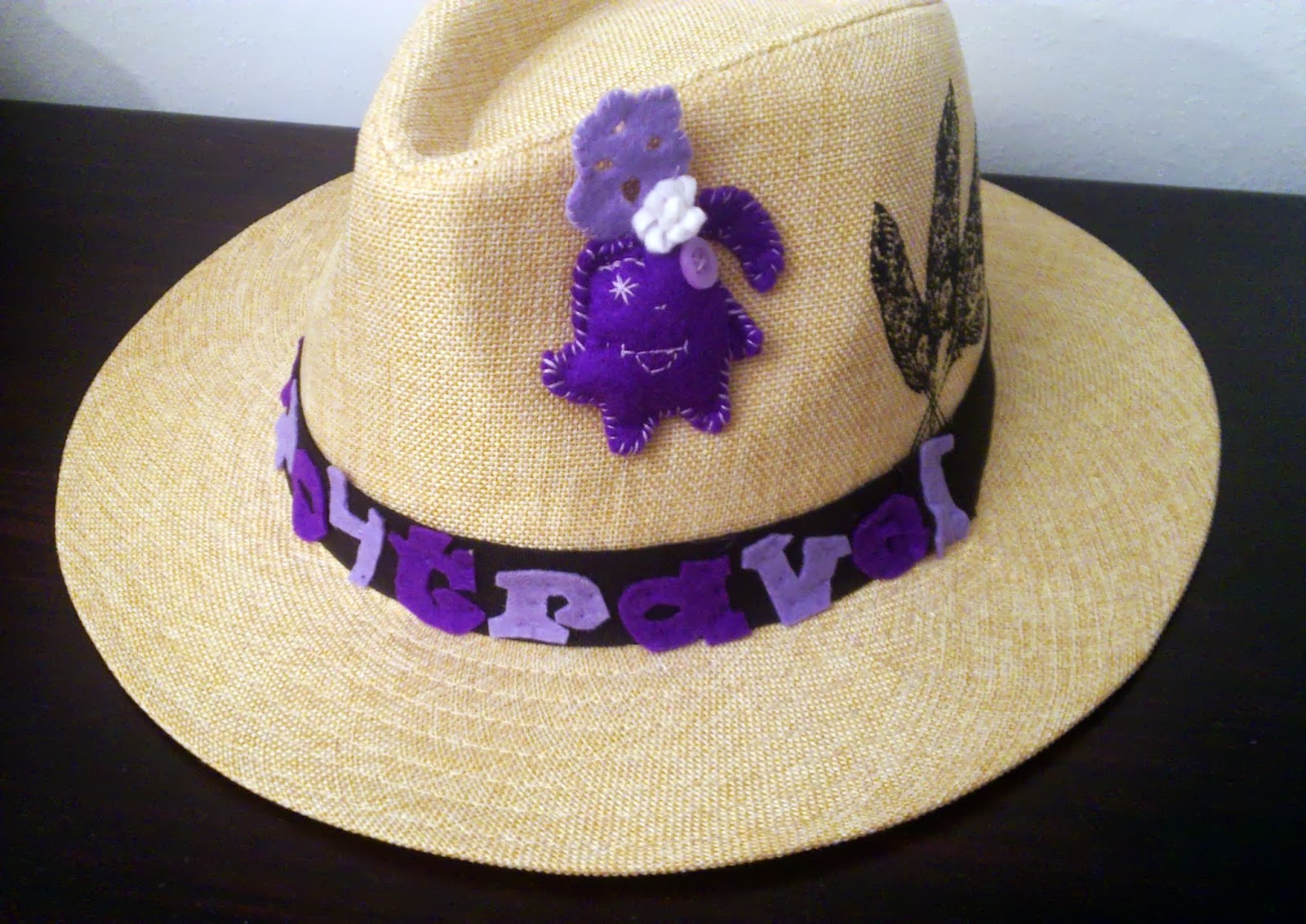 Cómo decorar un sombrero en fieltro vero4casa