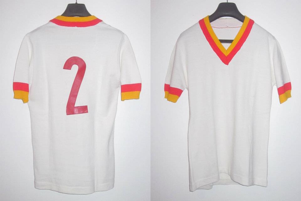 La prima raccolta fotografica di maglie