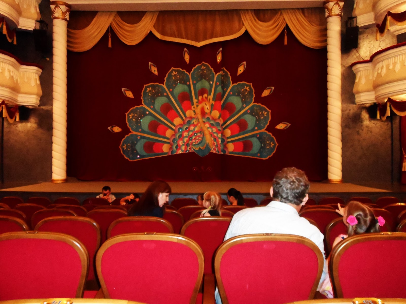 республиканский кукольный театр йошкар-ола. театр кукол тюмень зал. театр кукол благовещенск. кукольный театр барнаул. театр кукол астрахань большой зал.