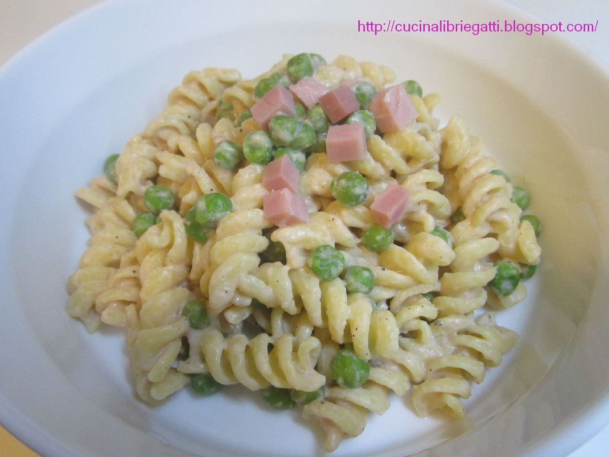 Fusilli piselli e crema di prosciutto cotto Cucina, Libri e Gatti
