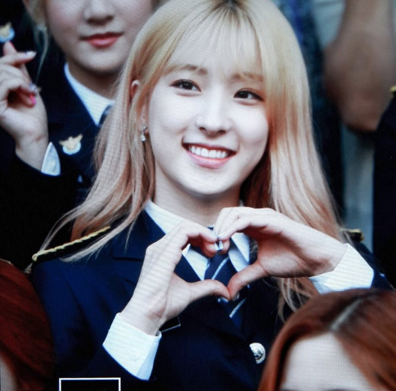 아이돌 팬들이 제복, 제복 염불을 외는 이유 (feat. 오늘자 우주소녀) | 인스티즈