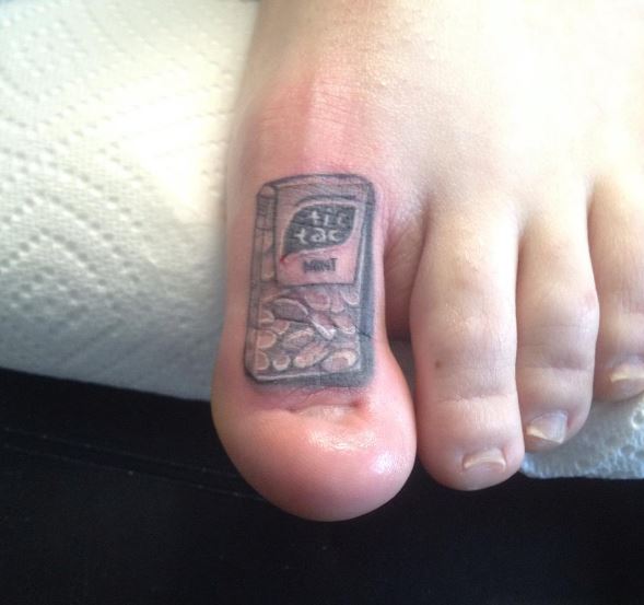 cute toe tattoos ideas men