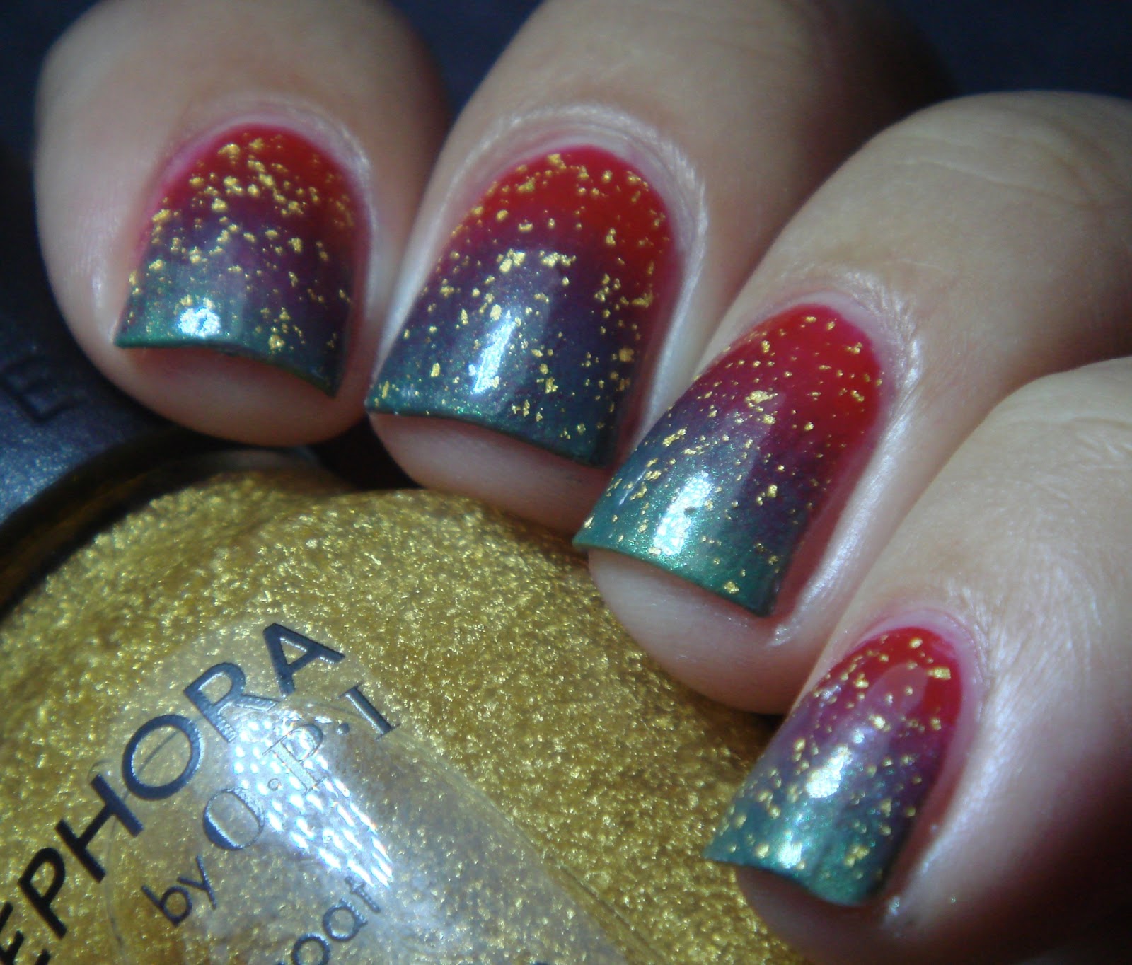 nail loopy: RED &amp; GREEN CHRISTMAS GRADIENT NAILS