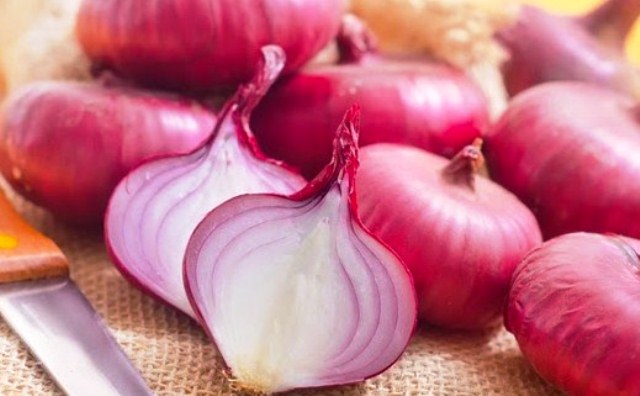 Cara Memperbesar Payudara dengan Bawang Merah dan Kunyit