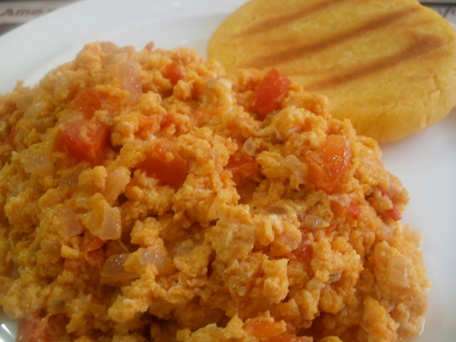 Huevos Pericos (huevos Revueltos Con Tomate Y Cebolla)
