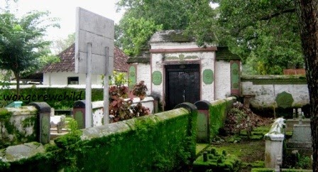 Makam dan Masjid Besar Kuno Taman, Kota Madiun - wongcrewchild