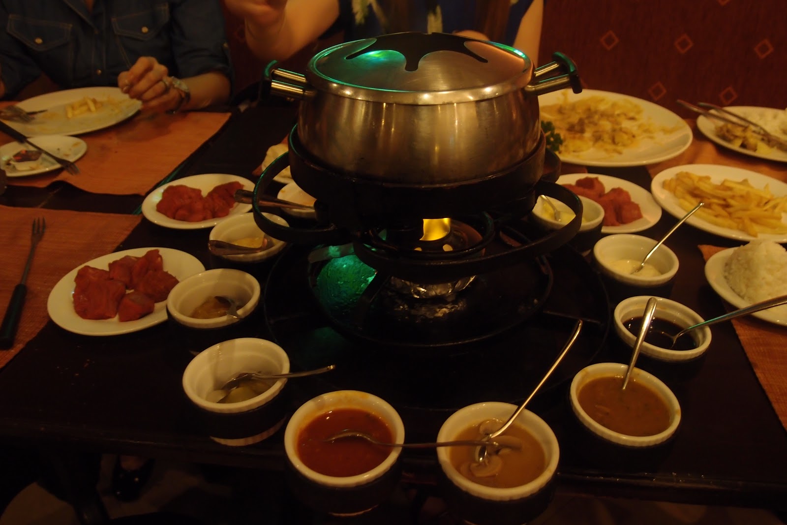 Sauces For Beef Tenderloin Fondue / Burger With Black Angus Meat Cheese Fondue Barbecue Sauce