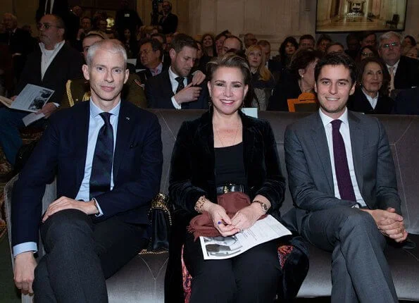 The Grand Duchess was received as guest of honor by Frederic Mitterrand. Farah Pahlavi and Karim Aga Khan were present at the event