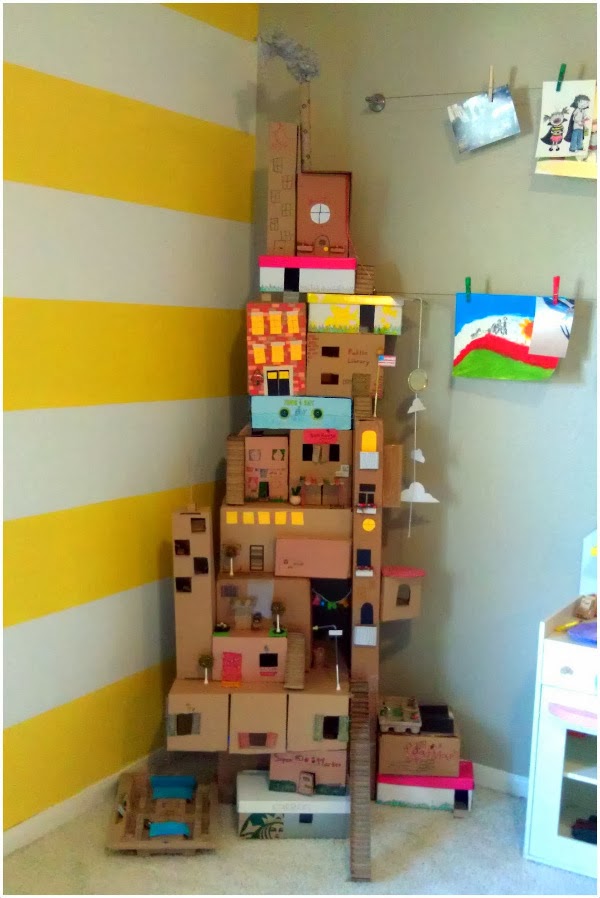 juguetes con cajas de carton para niños
