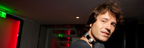 Hernan Cattaneo - Live @ Resident 082 (DeltaFM) - 02-12-2012
