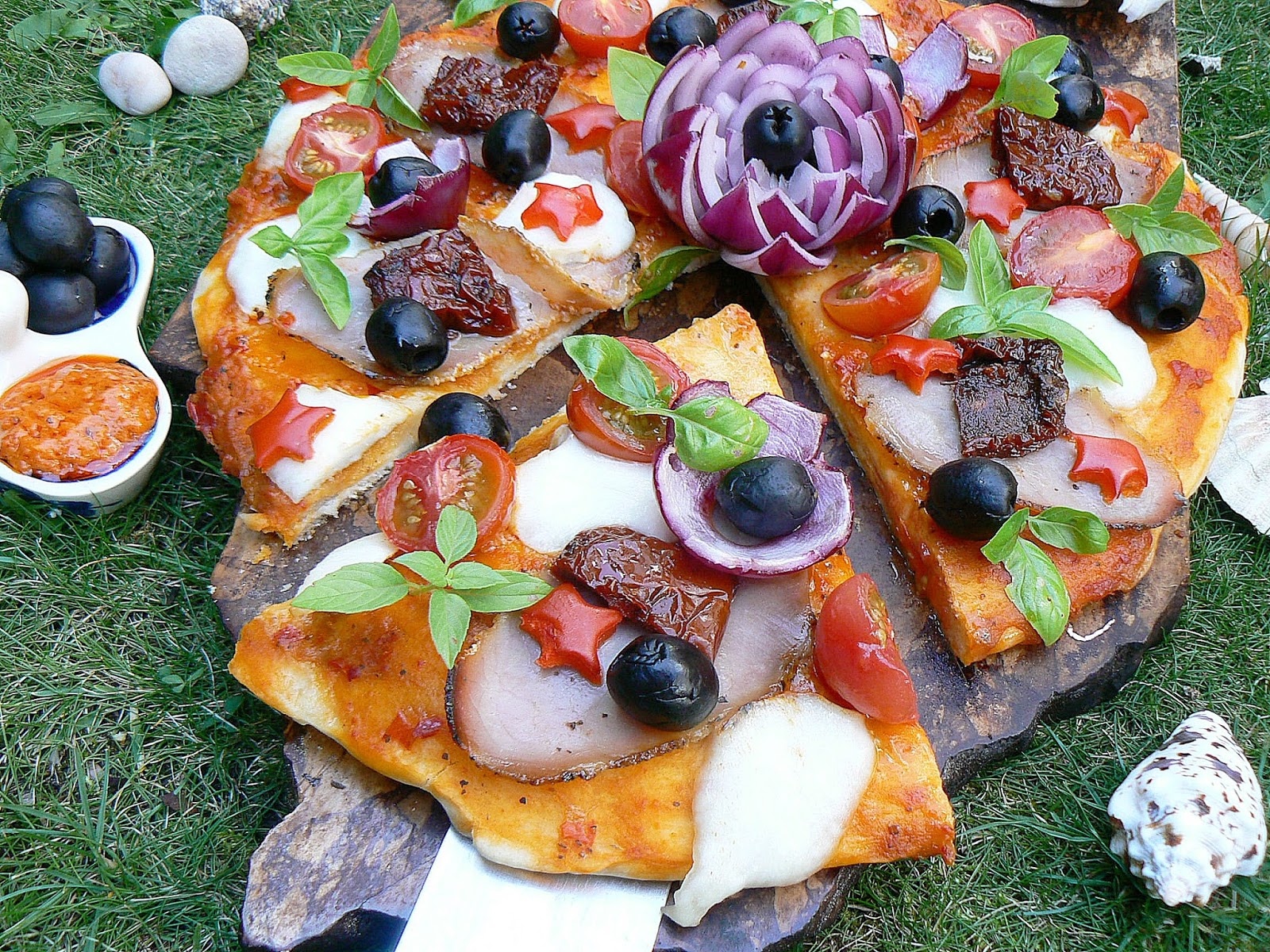 wesoła kuchnia Pizza z pesto paprykowym pod gwiazdami