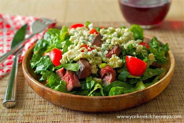 Blackened blue steak salad with coffee marinade: a healthy, hearty meal salad