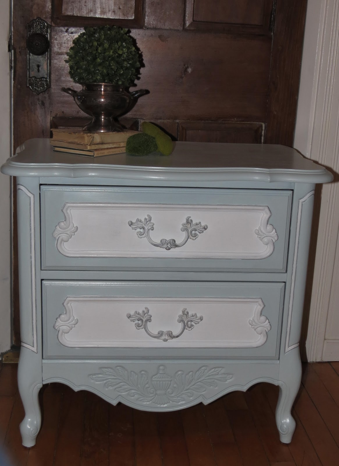 While I Linger A Frenchy Craigslist Night Stand