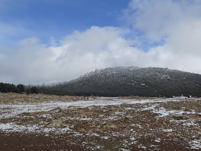Paisaje de montaña hacia Oum Er-Rbia