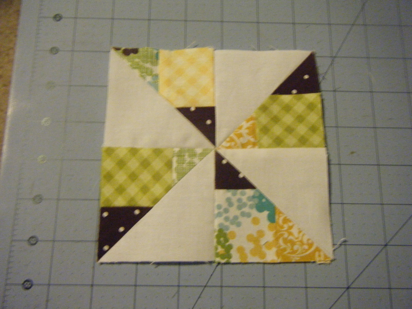 Because I Sew So: Patchwork Pinwheel (A Tutorial)