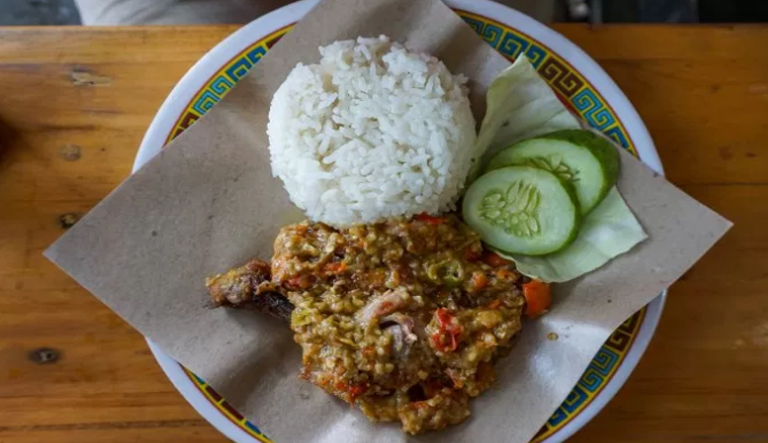 Ayam Gepuk Pak Gembus Hadir di Kampung Makasar Jakarta Timur | Posting