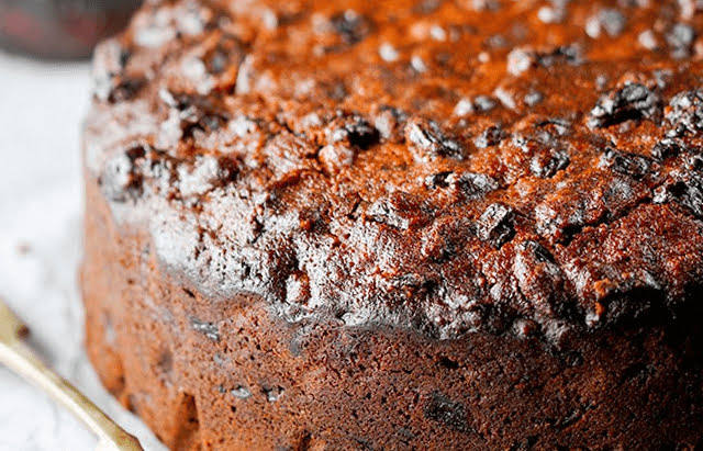 Easy-to-make Christmas cake