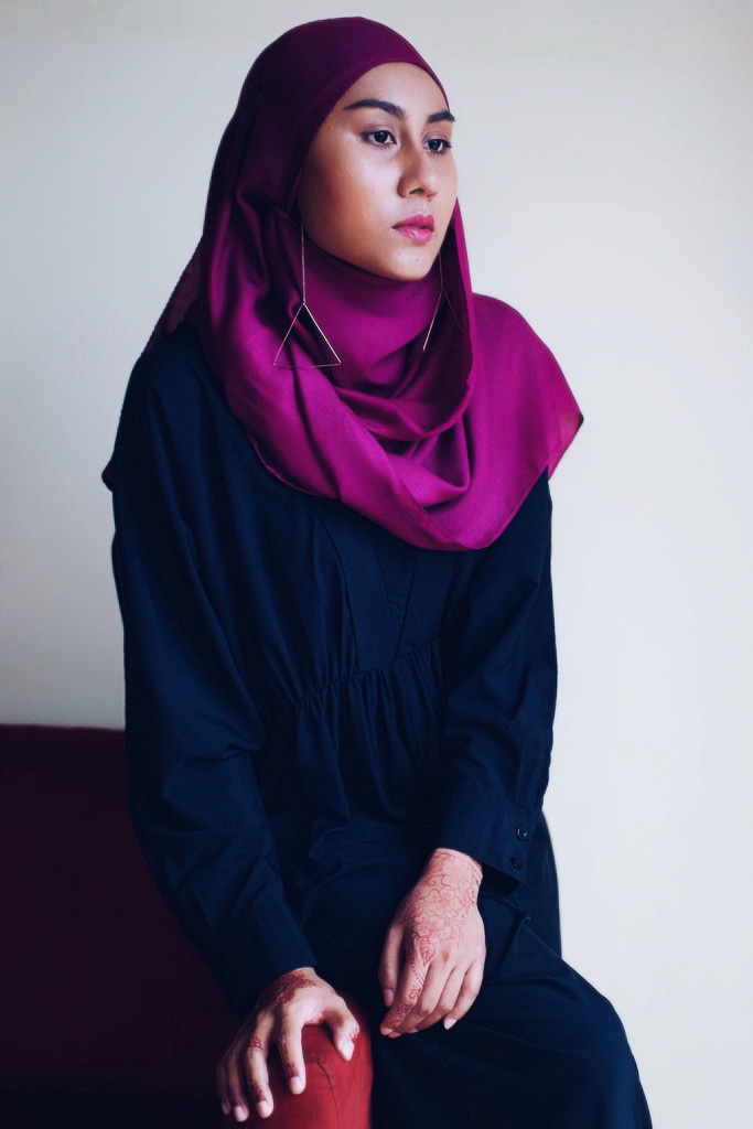 bridal hijab with earrings