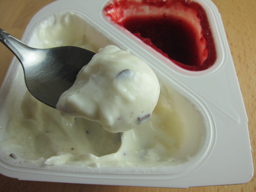 Review Muller Dark Chocolate and Raspberry Corner Yogurt