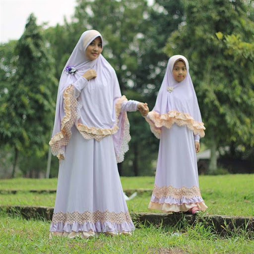 Trend busana gamis couple muslimah syar'i terbaru untuk lebaran 2017/2018 Trend busana gamis couple muslimah syar'i terbaru untuk lebaran 2017/2018