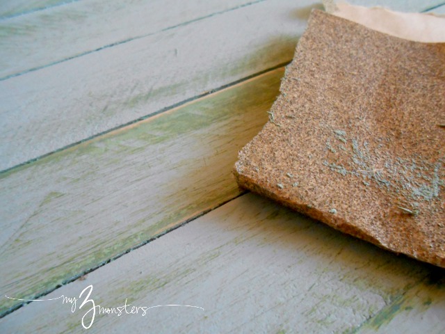 DIY pallet art - Distressed paint effect DIY art, palet projects, wood shim, wall decor diy